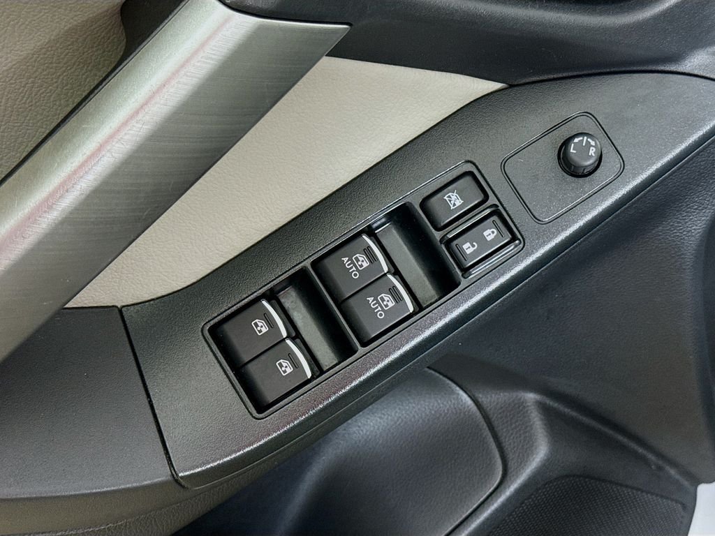 Used 2017 Ice Silver Metallic Subaru Premium image 18