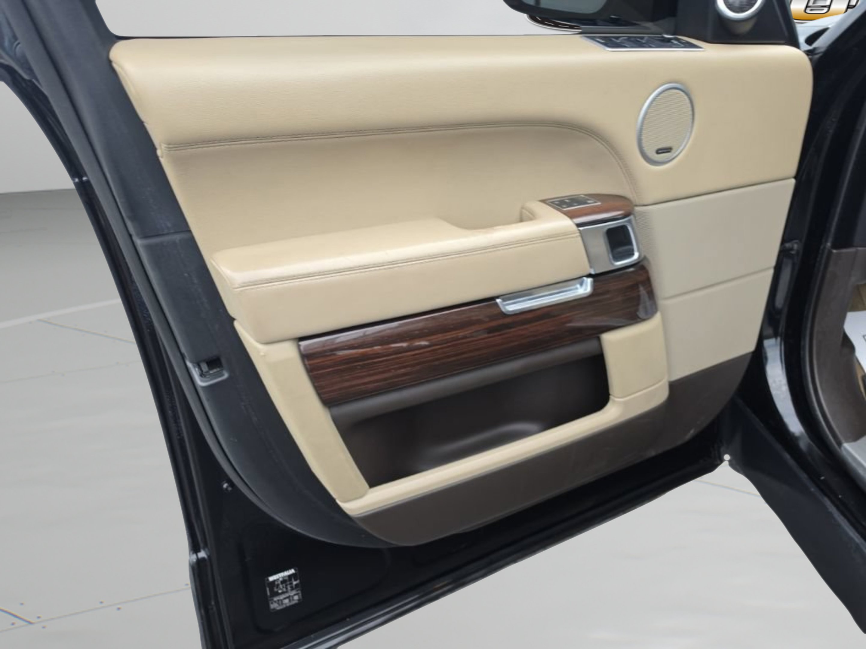 Used 2015 Santorini Black Metallic Land Rover Supercharged image 11