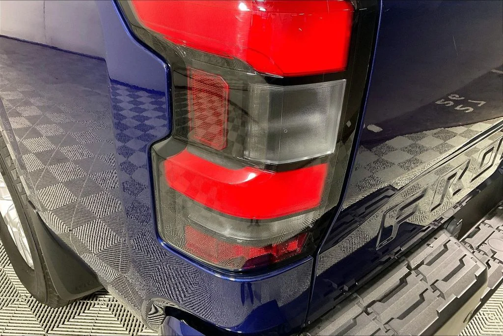 Used 2022 Blue Nissan SV image 28