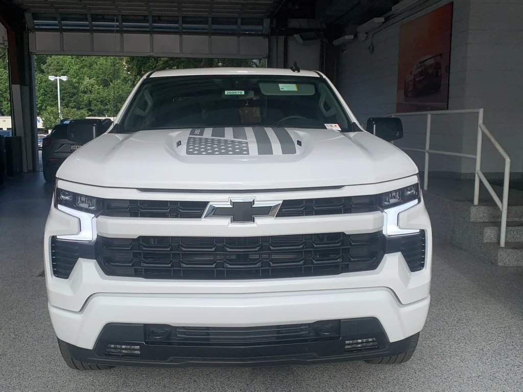 New 2026 Summit White Chevrolet RST image 2