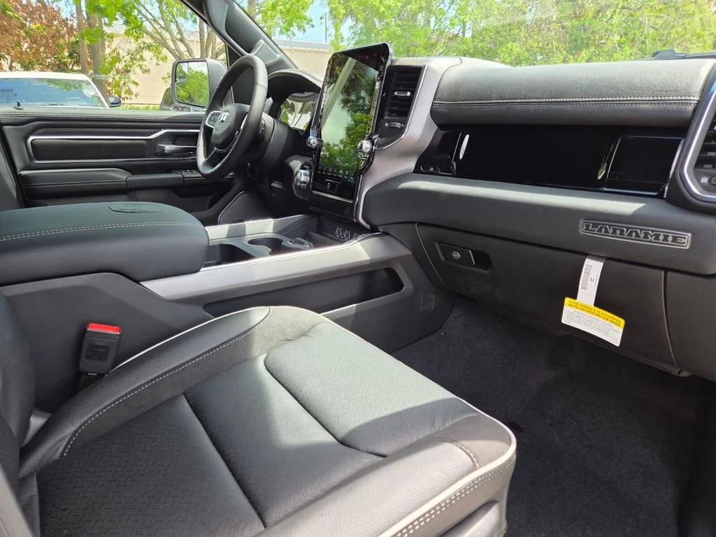 New 2026 Diamond Black Crystal Pearl-Coat Exterior Paint RAM Laramie image 13