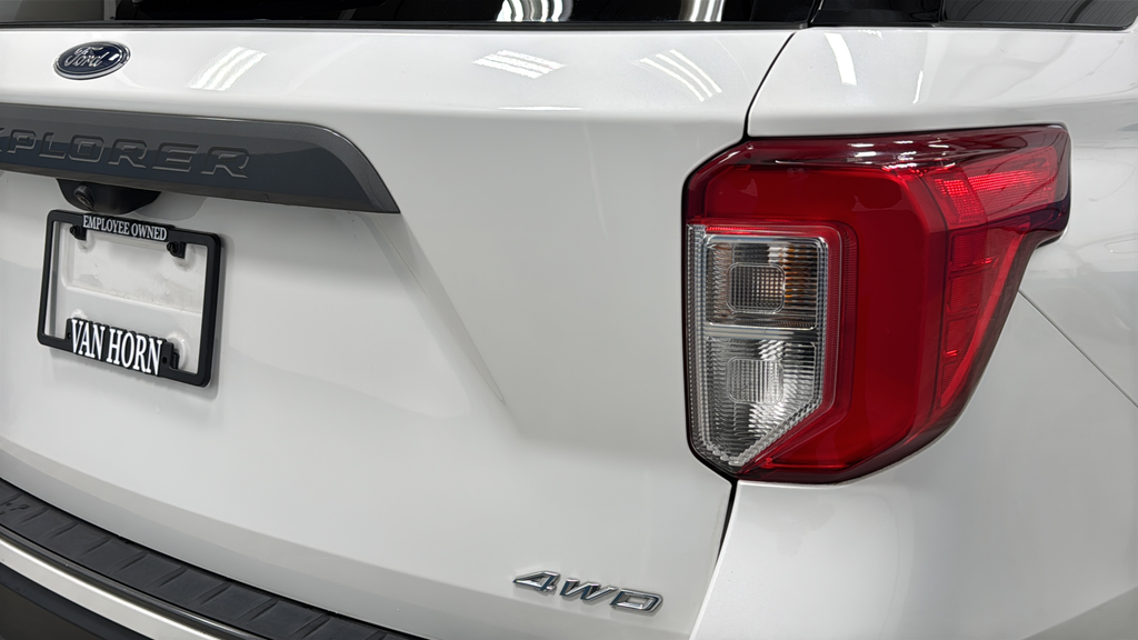 Used 2023 Star White Metallic Tri-Coat Ford XLT image 39