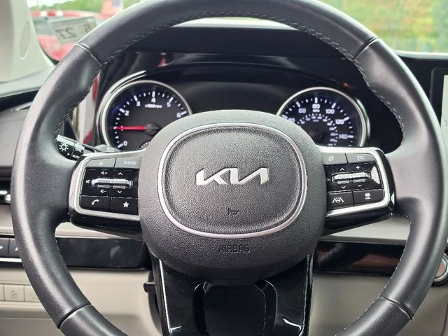 Used 2022 White Kia SX image 30