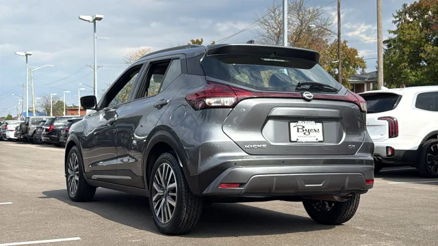 Used 2022 Gray Nissan SR image 7