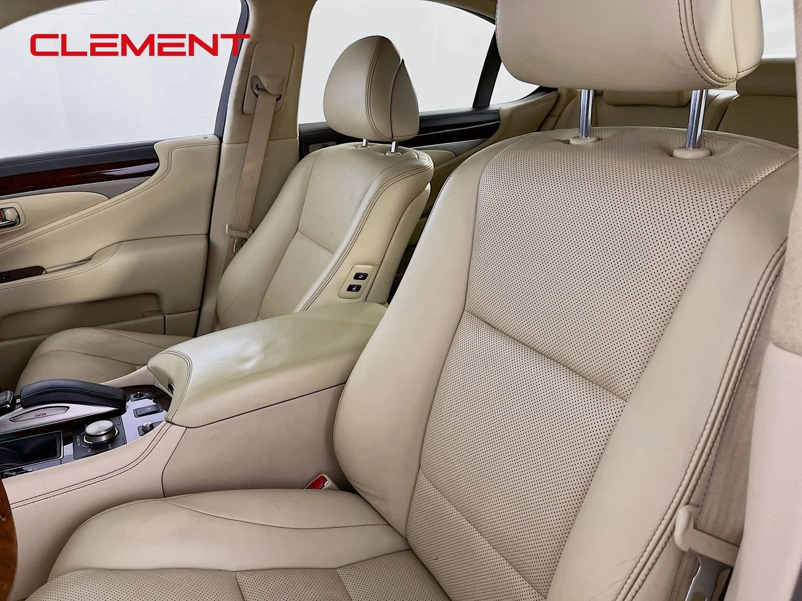 Used 2017 Black Lexus 460 image 29