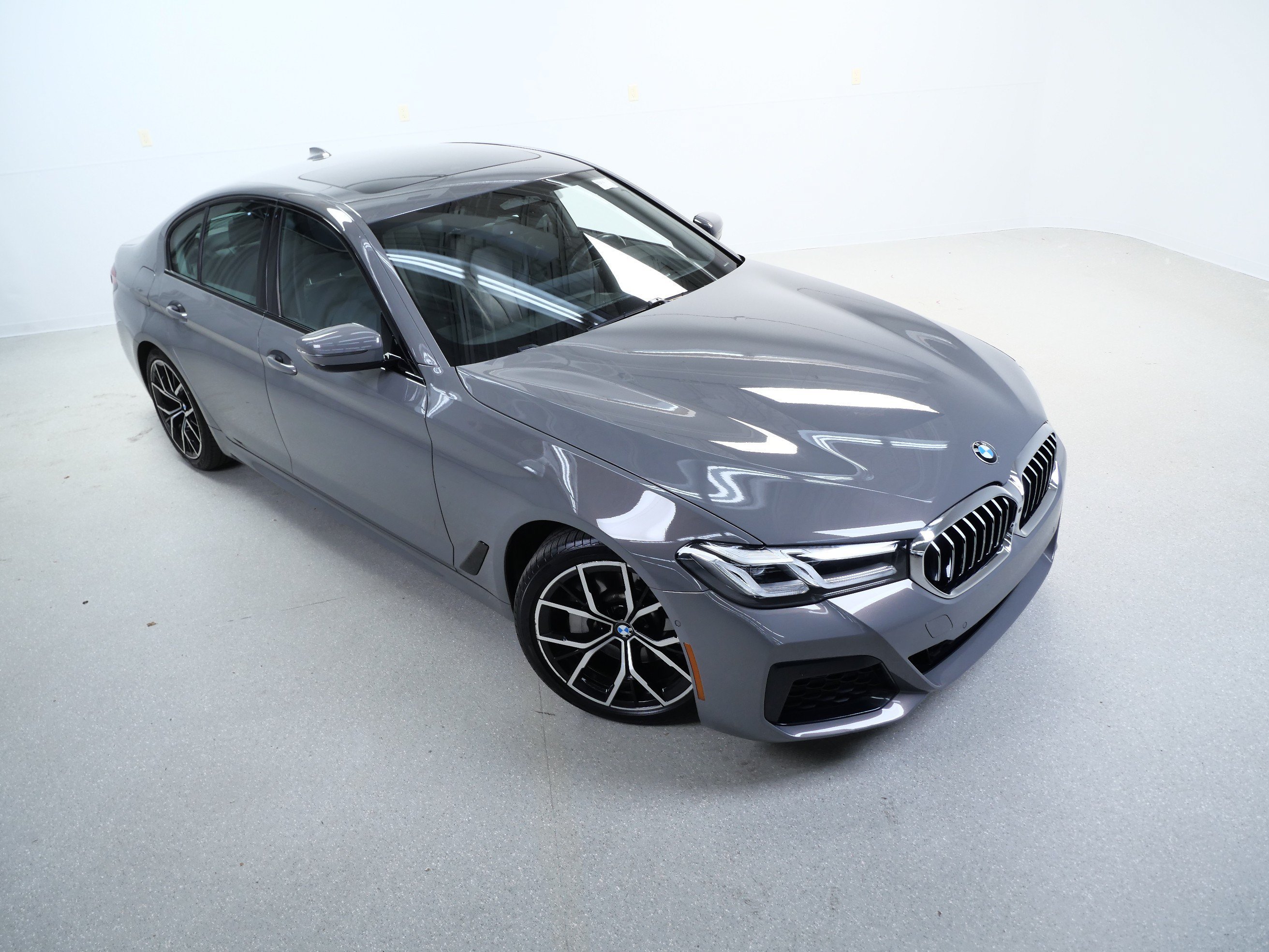 Used 2021 Bernina Grey Amber Effect Metallic BMW 530i xDrive image 4