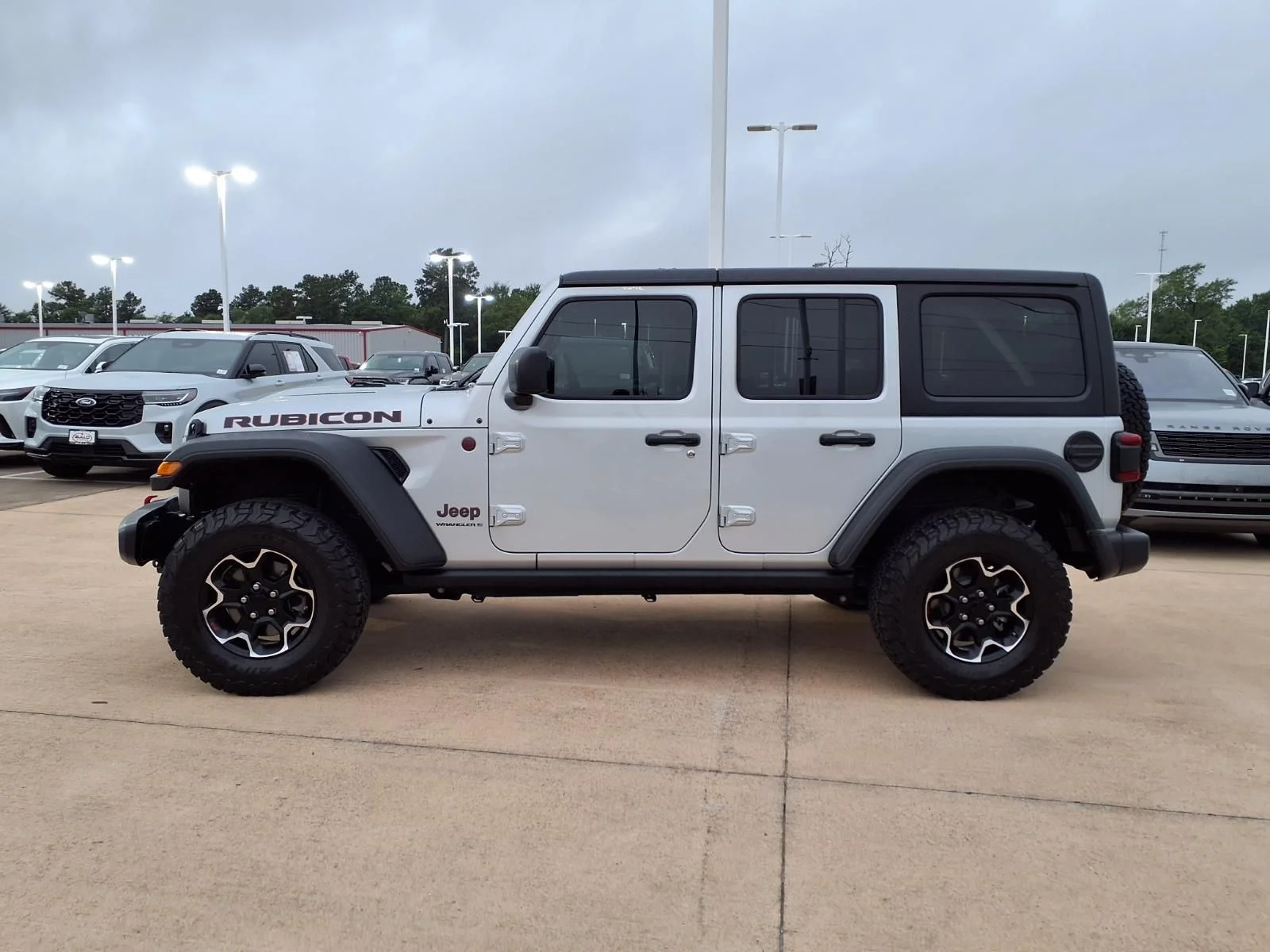 Used 2023 Silver Jeep Rubicon image 8