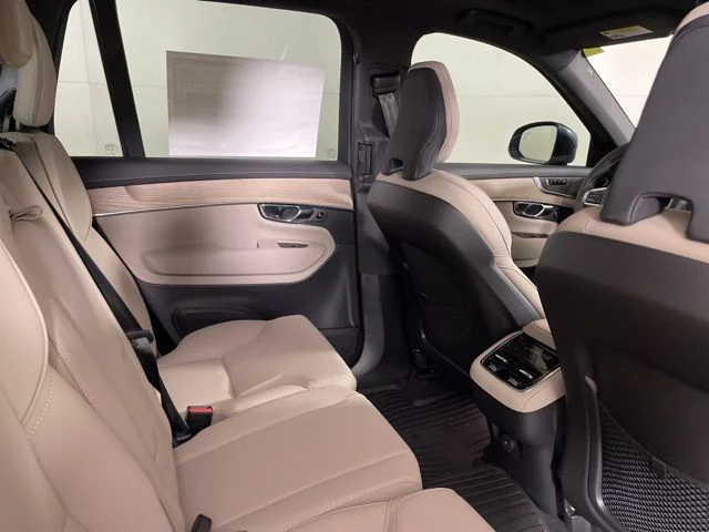 2025 Volvo XC90 Core - Photo 18
