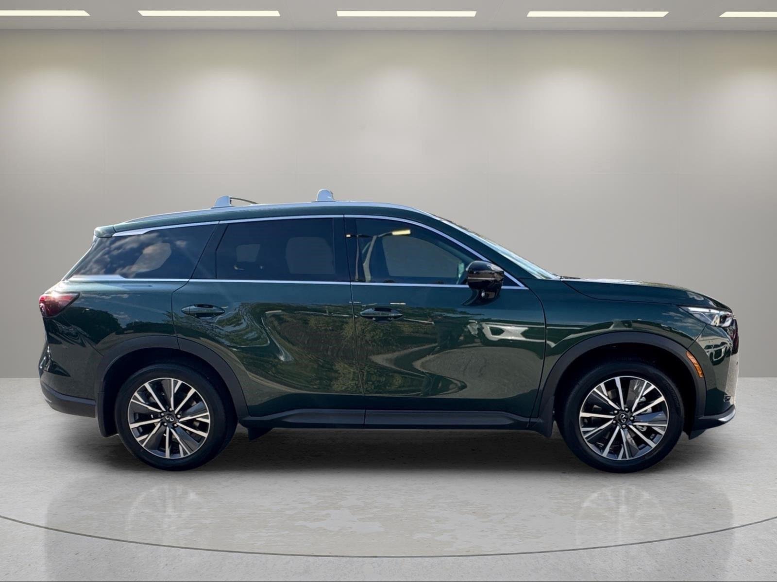 New 2027 DEEP EMERALD INFINITI Luxe FWD image 6
