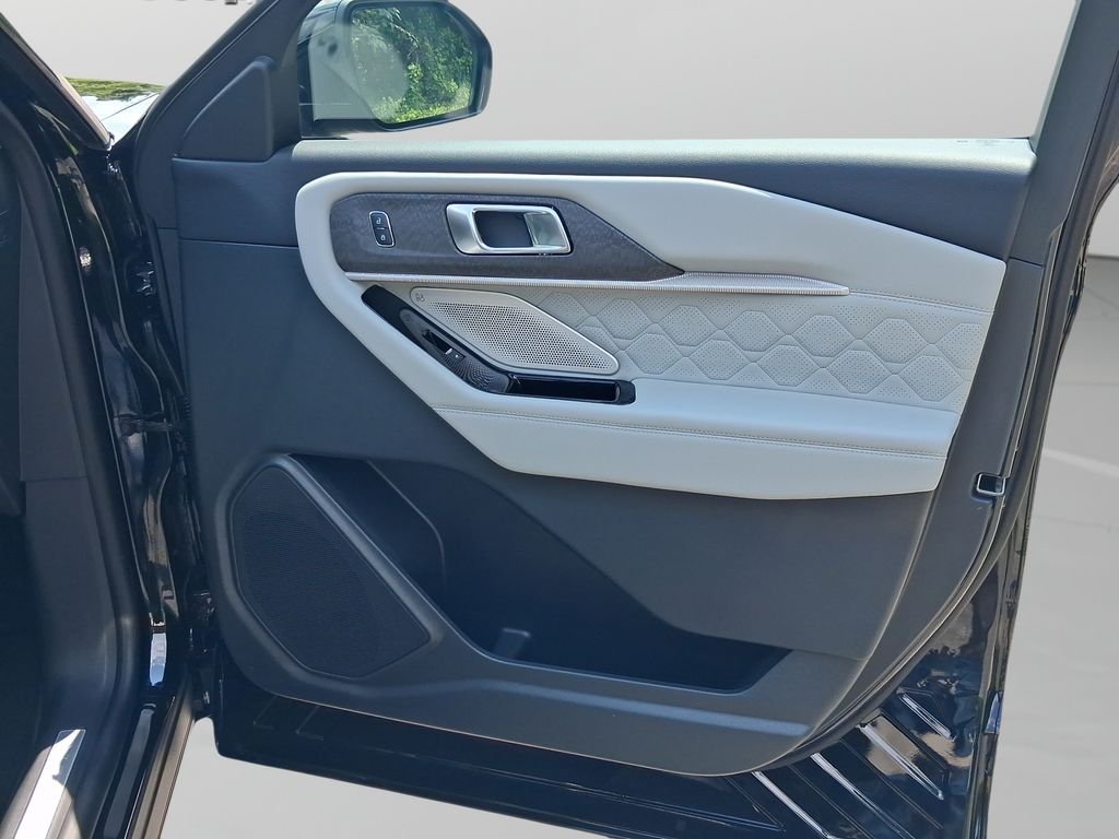 New 2026 Black Ford Platinum image 26