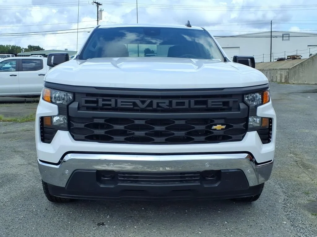 New 2026 Summit White Chevrolet WT image 24