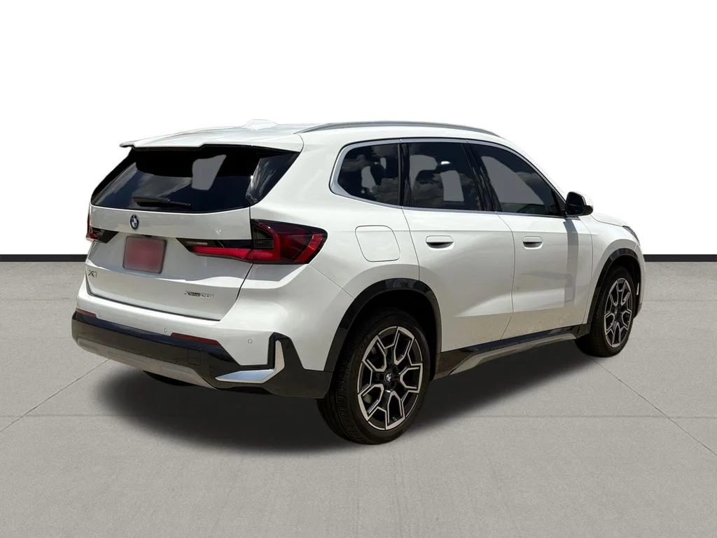 Used 2025 Alpine White BMW xDrive28i image 5