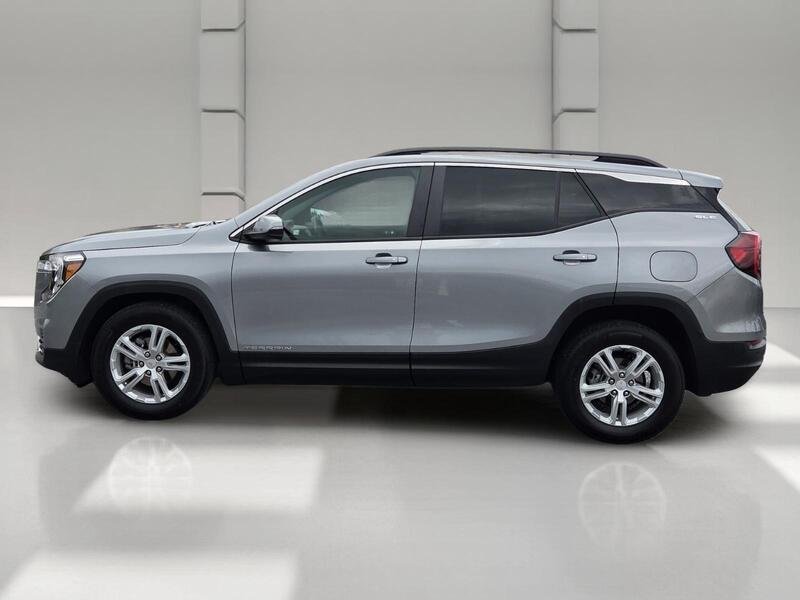 Used 2024 Sterling Metallic GMC FWD 4DR SLE image 2