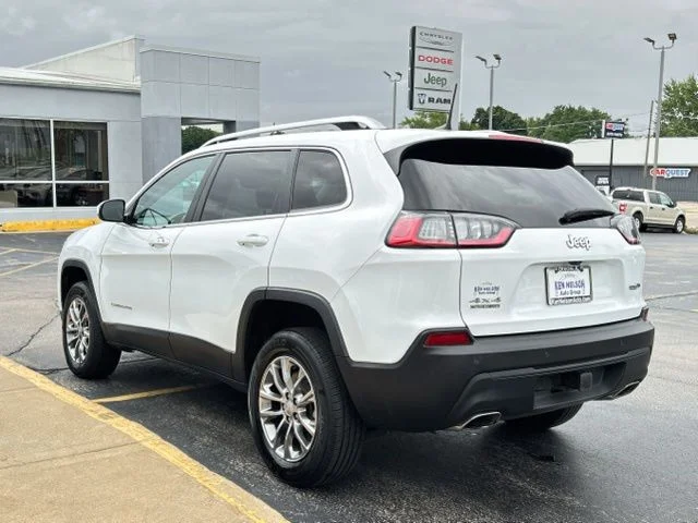 Used 2021 White Jeep Latitude Lux image 7