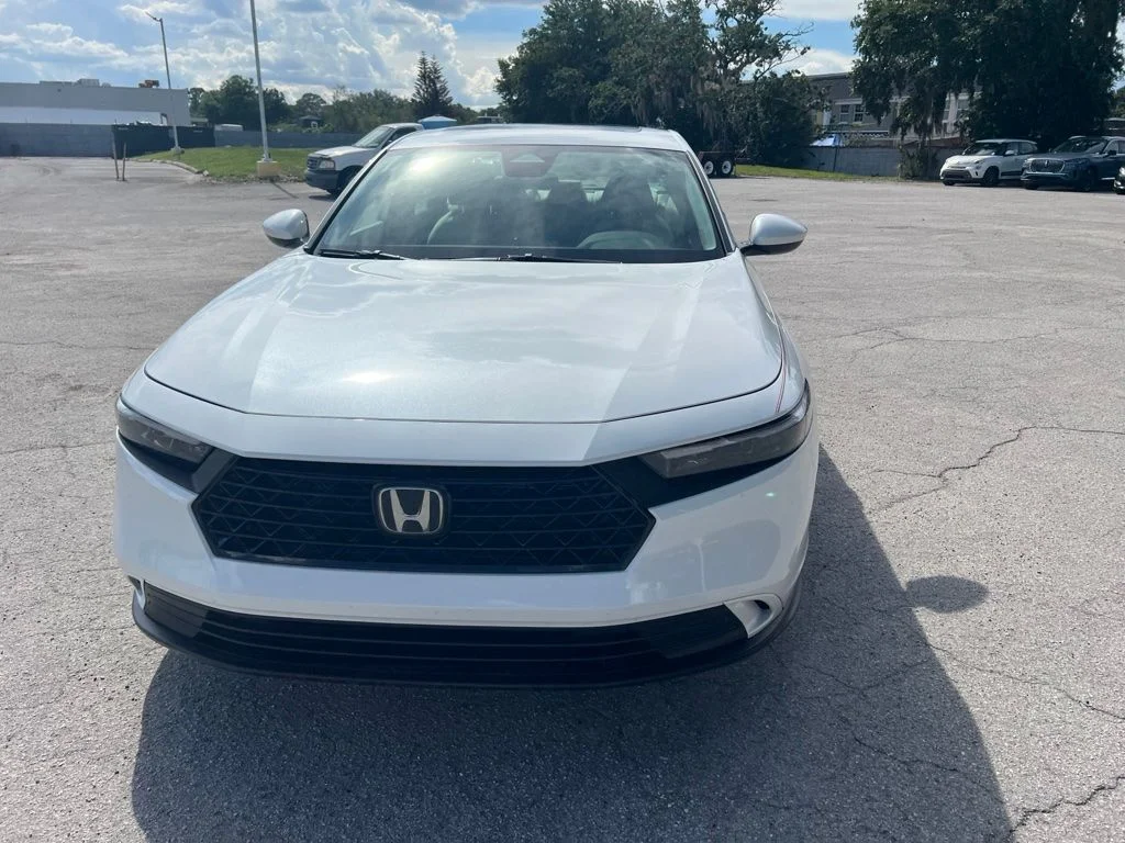 Used 2023 White Honda EX image 8