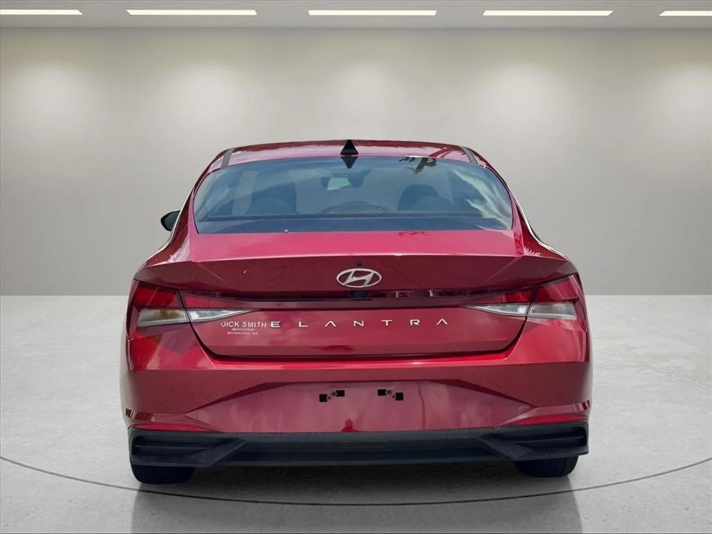 Used 2023 Ultimate Red Hyundai SEL image 4