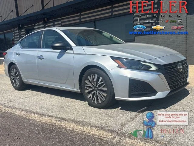Used 2024 Brilliant Silver Metallic Nissan 2.5 SV image 1