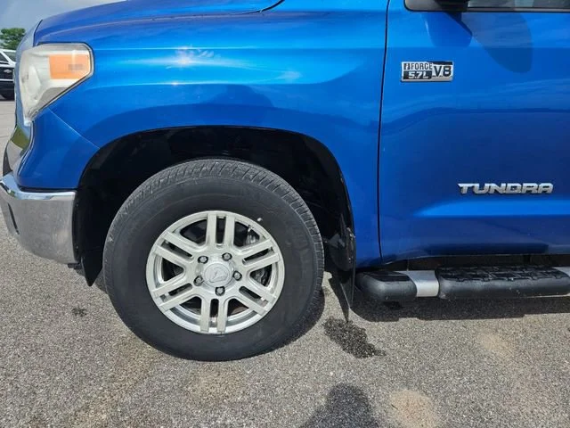 Used 2016 Blue Toyota SR5 image 27