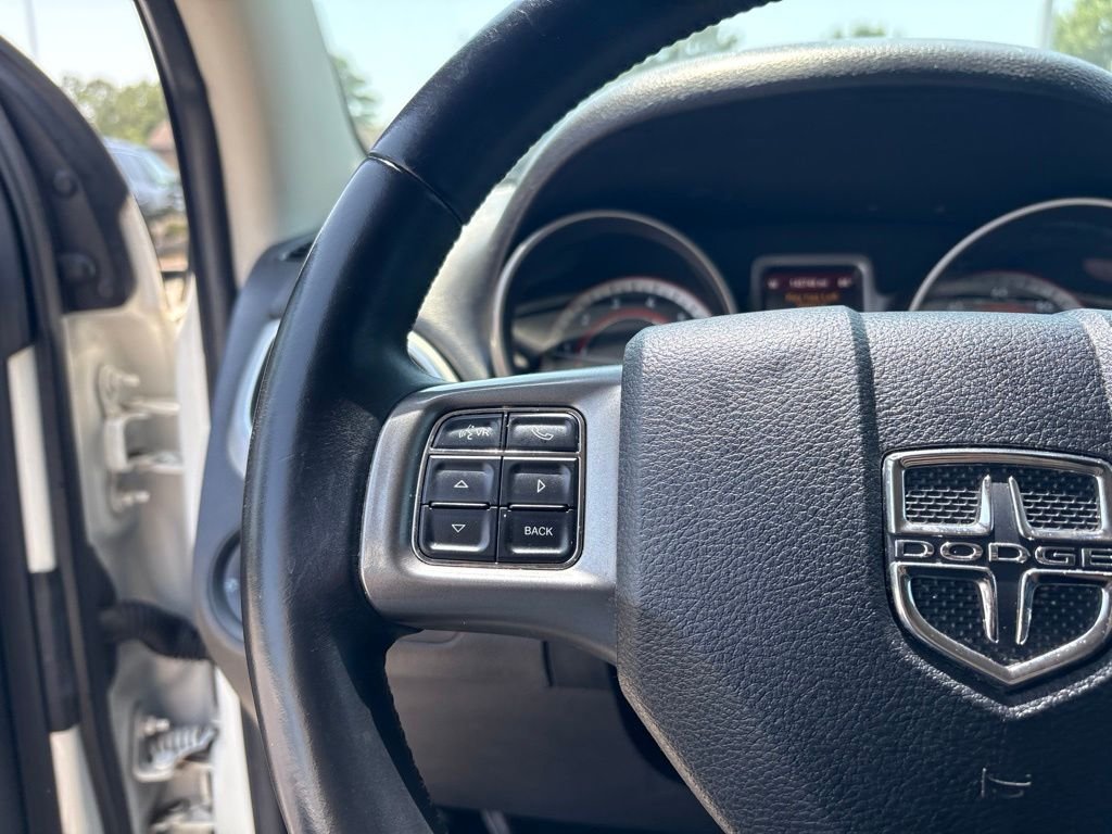 Used 2015 White Dodge Crossroad image 20