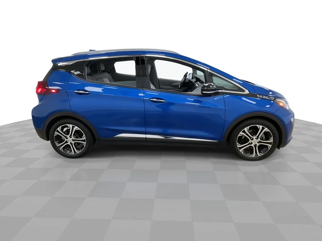 Used 2020 Kinetic Blue Metallic Chevrolet Premier image 2