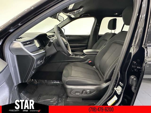 Used 2024 Diamond Black Crystal Pearlcoat Jeep Altitude image 13