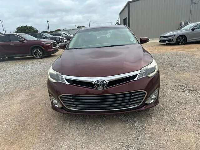 Used 2013  Toyota Limited image 4