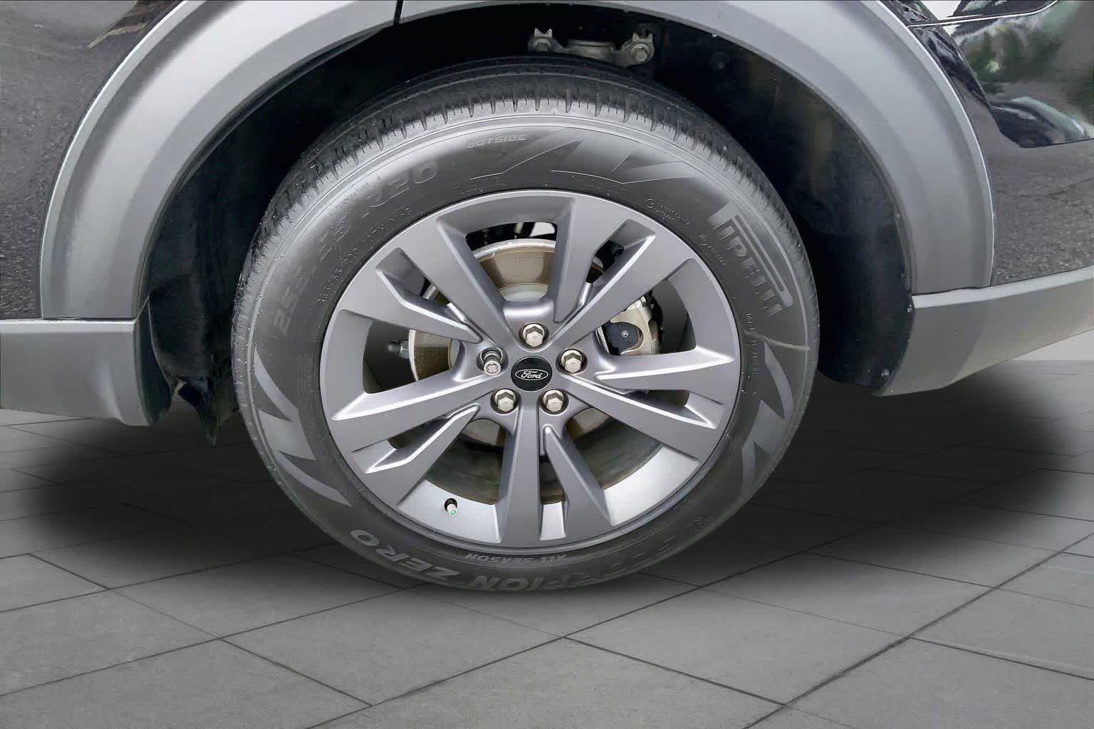 Used 2023 Agate Black Metallic Ford XLT image 10