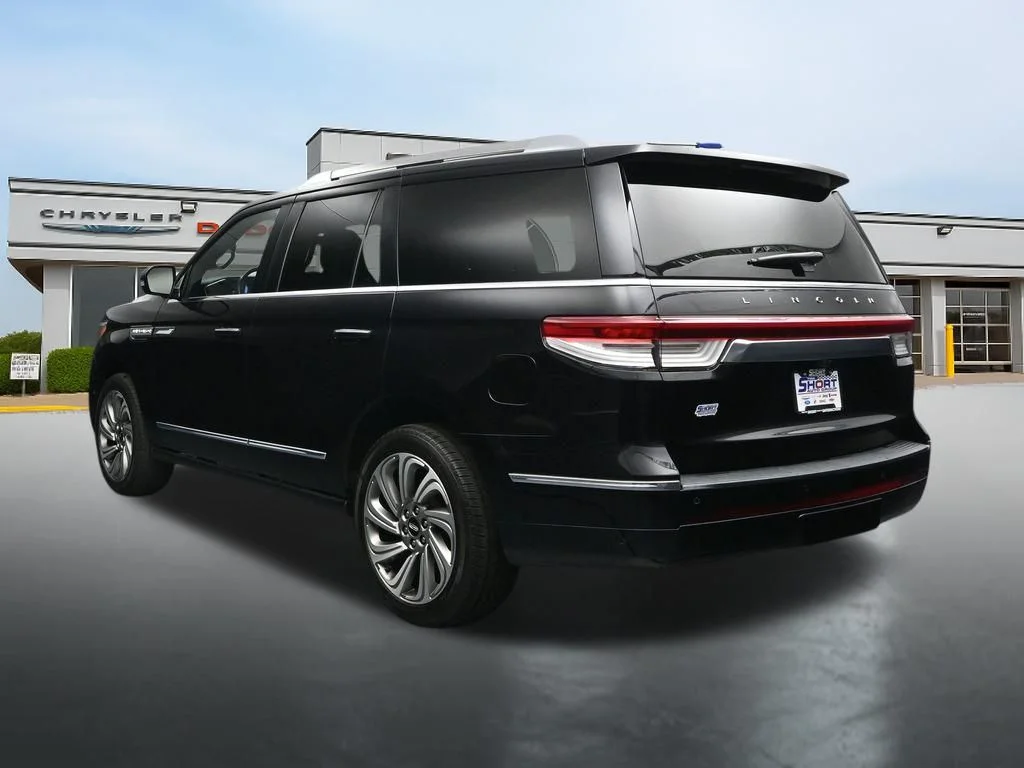 Used 2023 Black Lincoln Reserve image 3