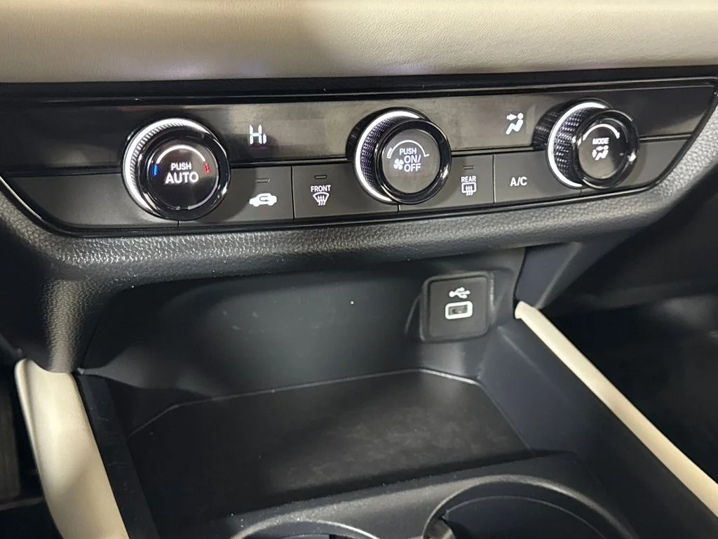 Used 2023 Pearl Honda LX image 22