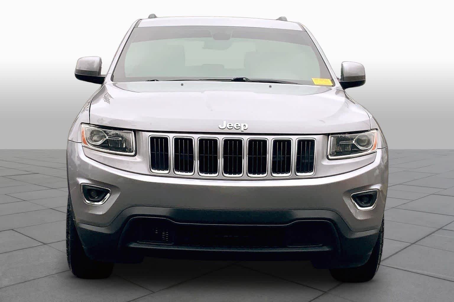 Used 2014 Billet Silver Metallic Clearcoat Jeep Laredo image 3