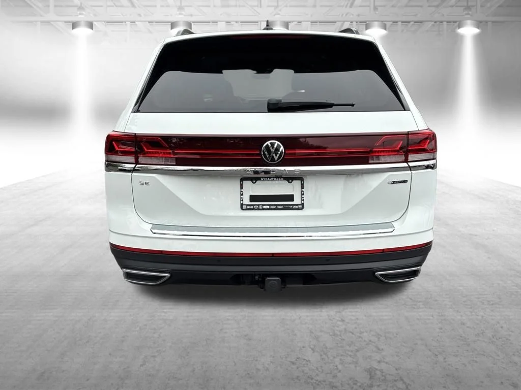 Used 2024  Volkswagen 2.0T SE w/Technology image 5