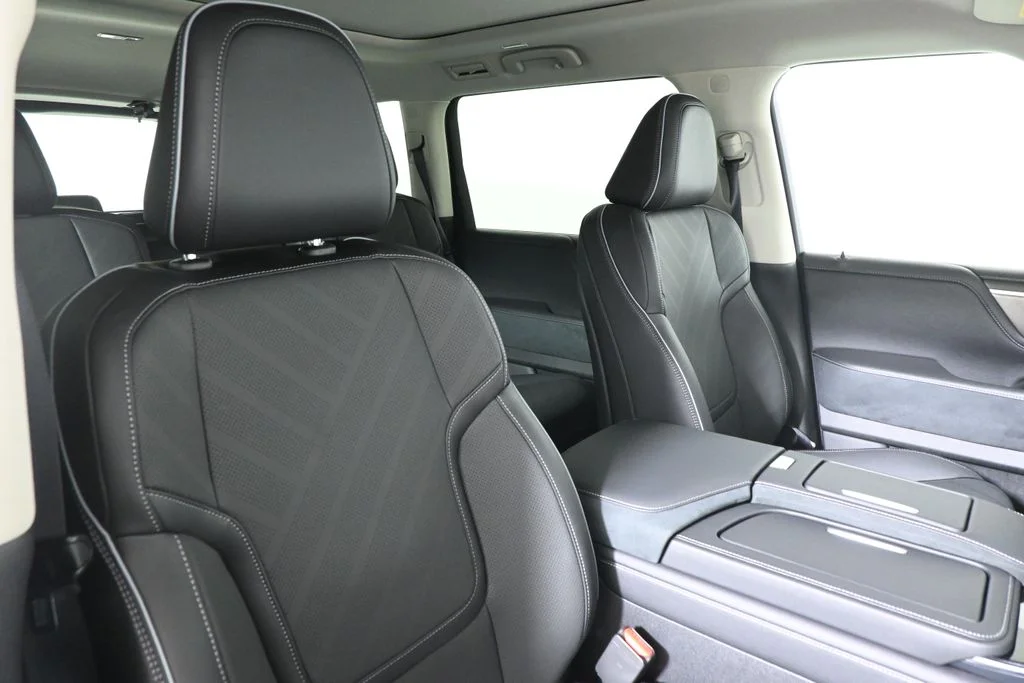 New 2027 White INFINITI LUXE image 37