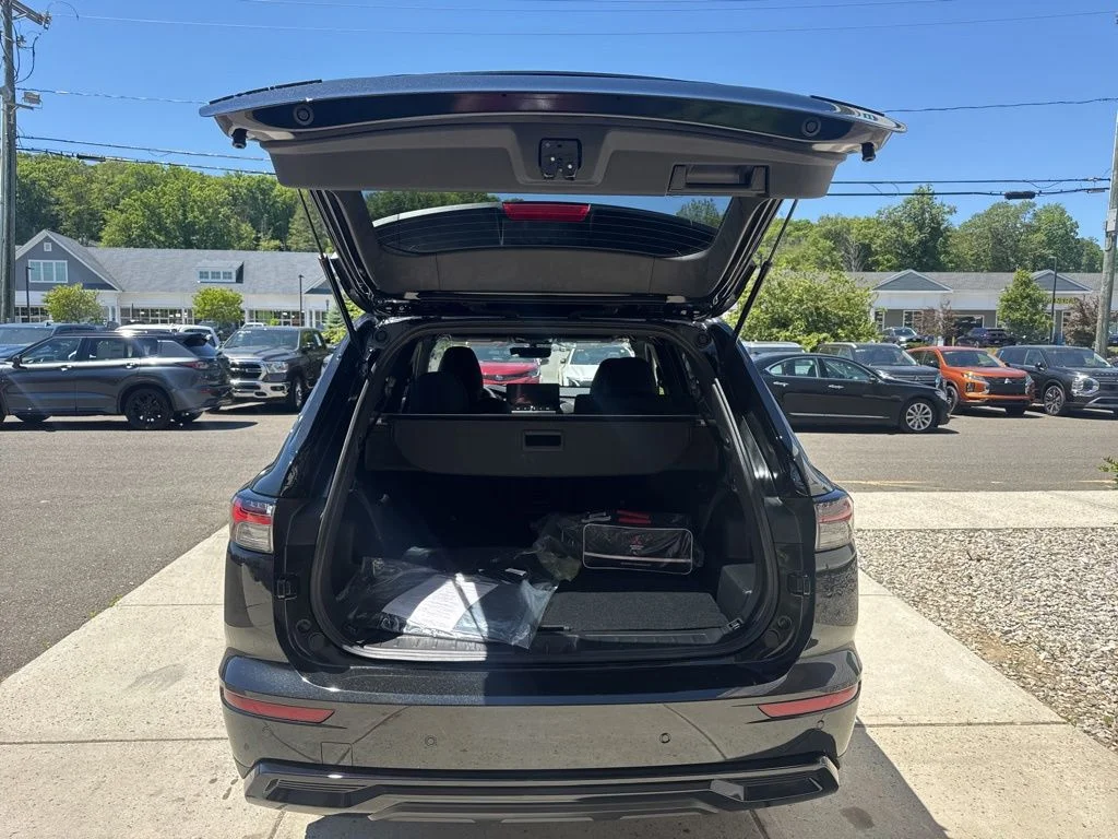 New 2026 Black Mitsubishi LE image 9