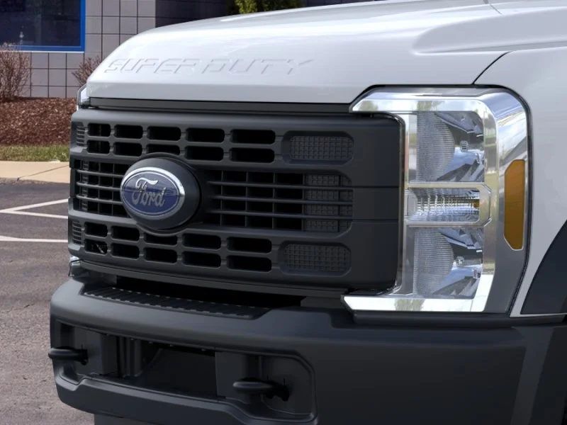 New 2025 Oxford White Ford F-550® XL image 34