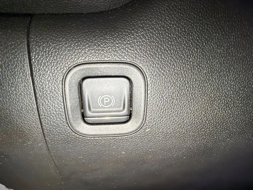 Used 2021 Summit White Chevrolet Custom image 21