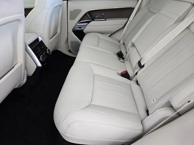 New 2026 Fuji White Land Rover SE image 5