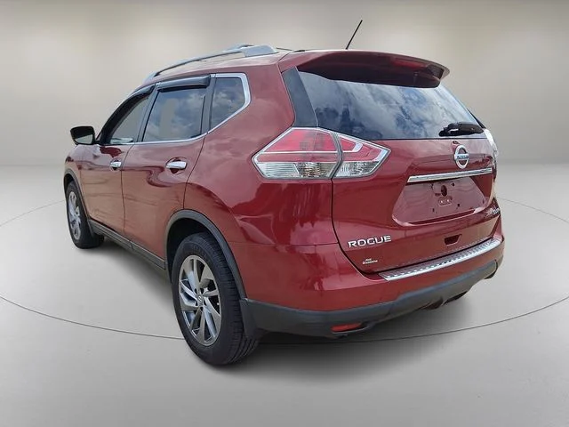Used 2015 Red Nissan SL image 7