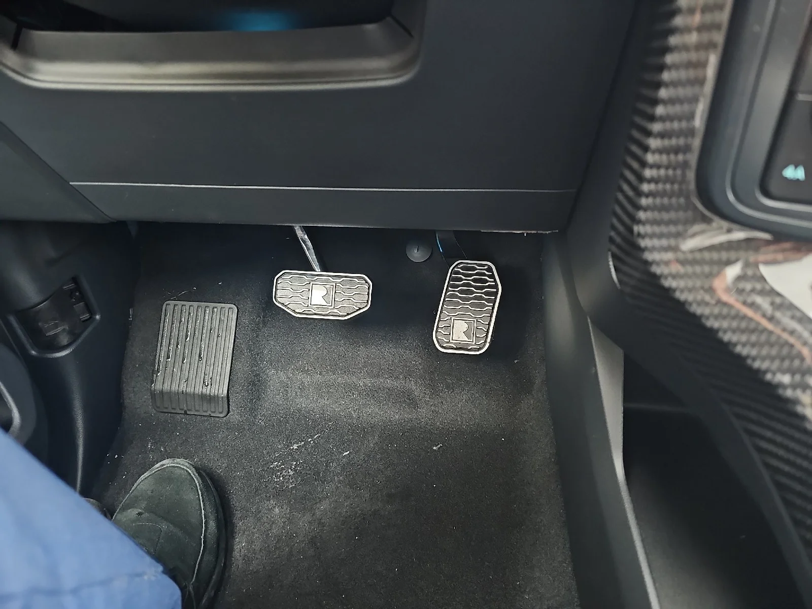 New 2025 Carbonized Gray Metallic Ford Lariat® image 35
