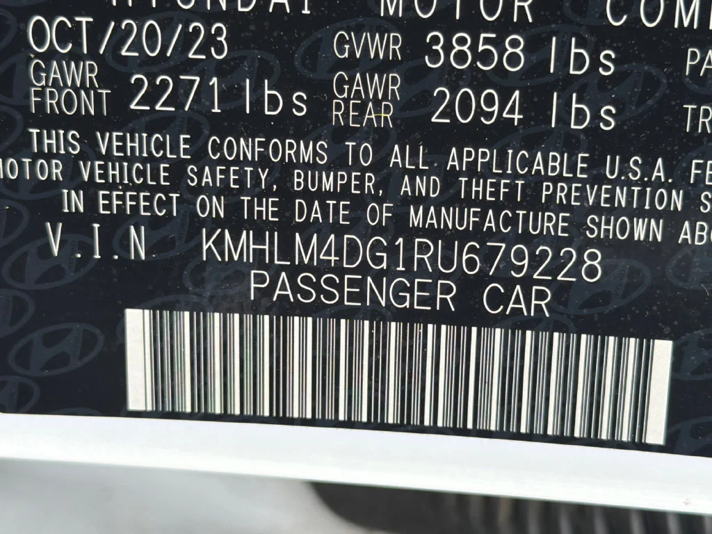 Used 2024 White Hyundai SEL image 31