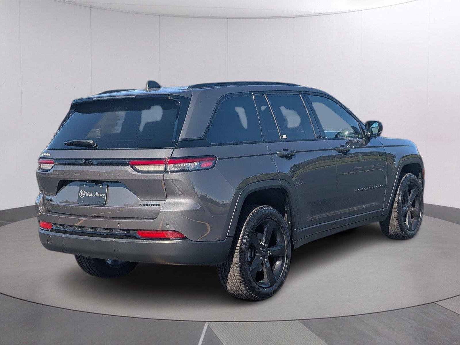 Used 2025 Baltic Gray Metallic Clearcoat Jeep Limited image 5
