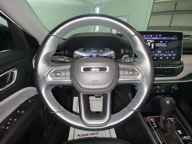 Used 2022 White Jeep Latitude Lux image 14