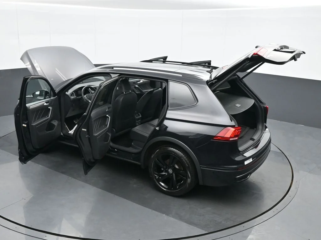 Used 2024 Black Volkswagen 2.0T SE R-Line Black image 38