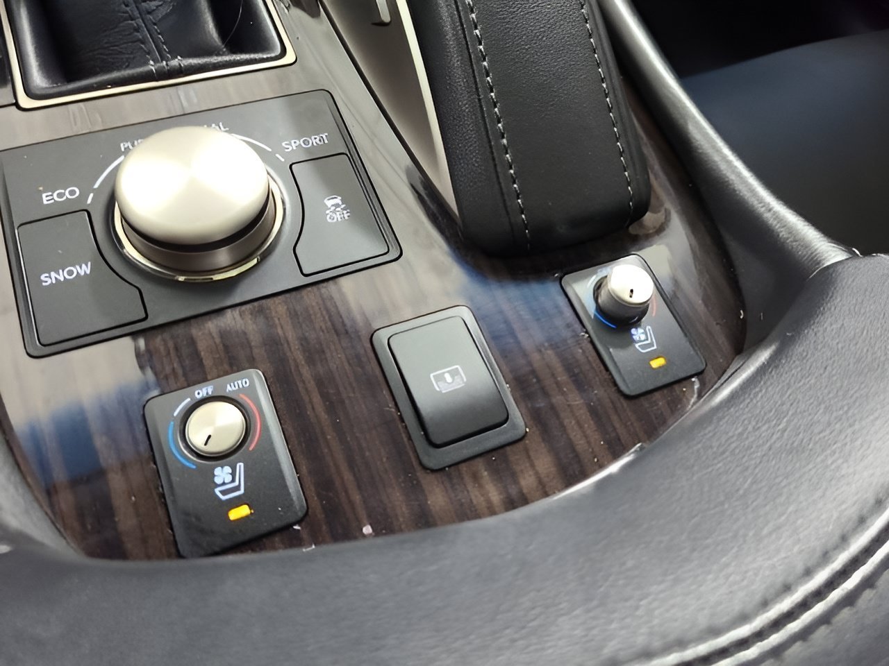 Used 2016 Obsidian Lexus 460 image 34