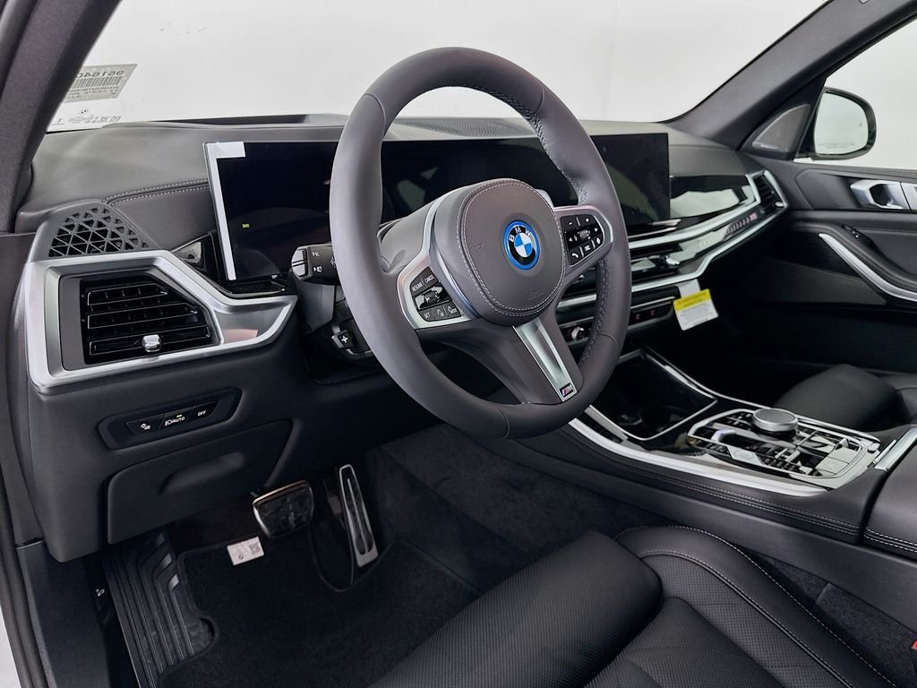 New 2026 Mineral White Metallic BMW xDrive50e image 9