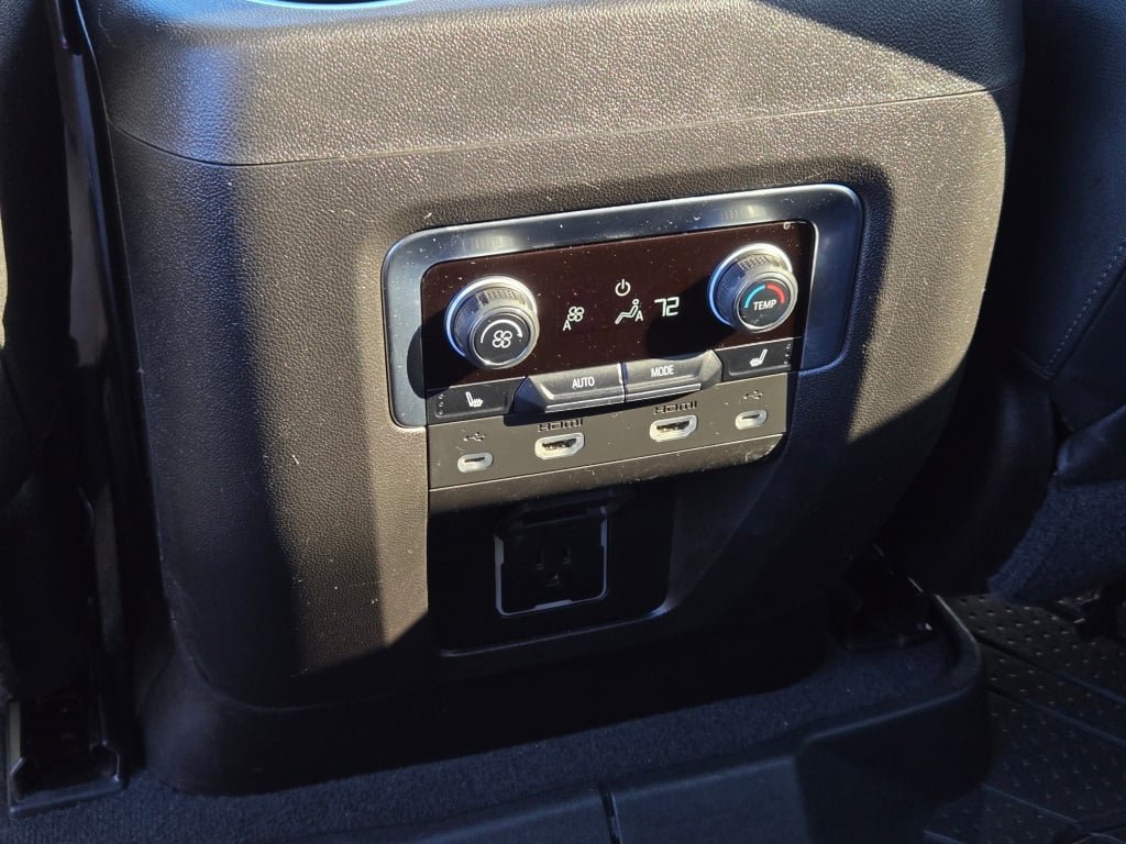 2021 Chevrolet Suburban RST - Photo 21
