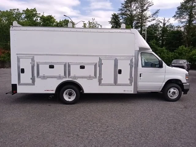 New 2026 Oxford White Ford E-450 DRW image 2
