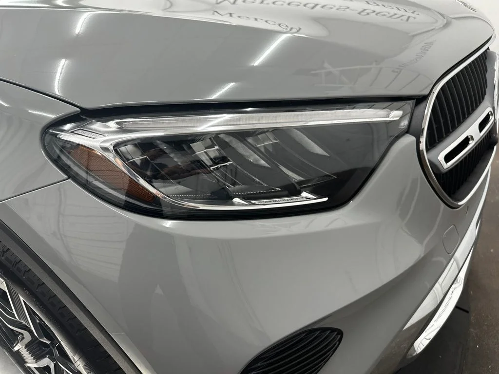 New 2027 White Mercedes-Benz GLC 300 image 10