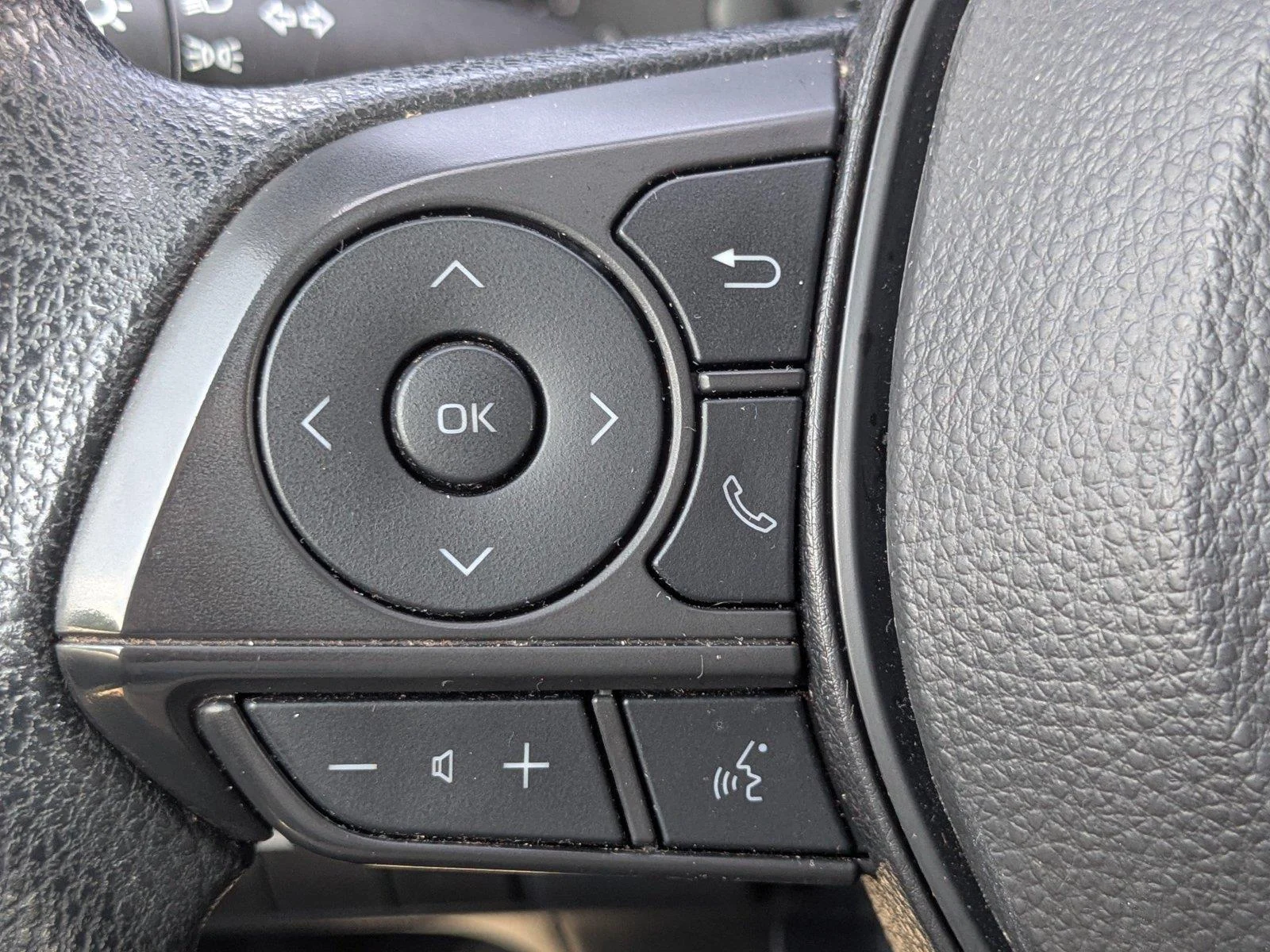 Used 2024  Toyota LE image 20