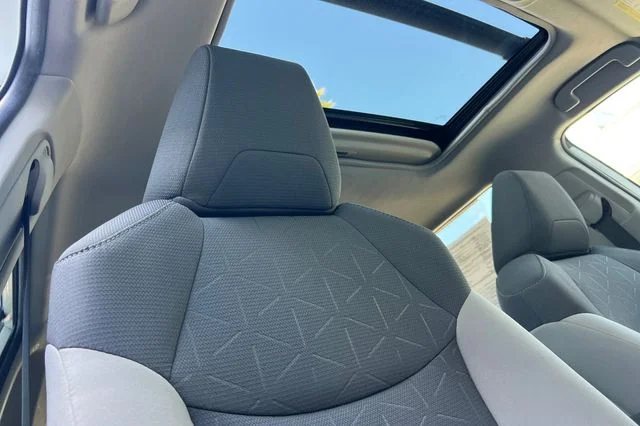 Used 2019 White Toyota XLE image 19
