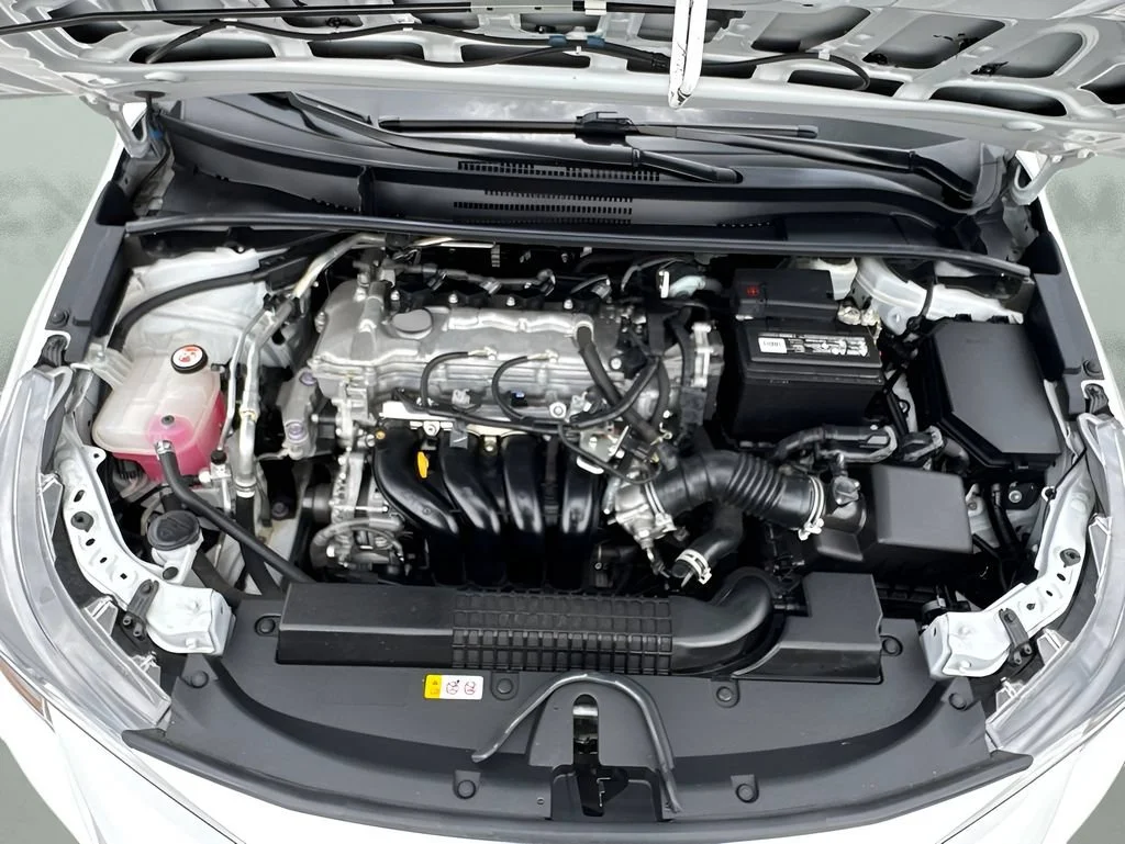 Used 2022 White Toyota LE image 24
